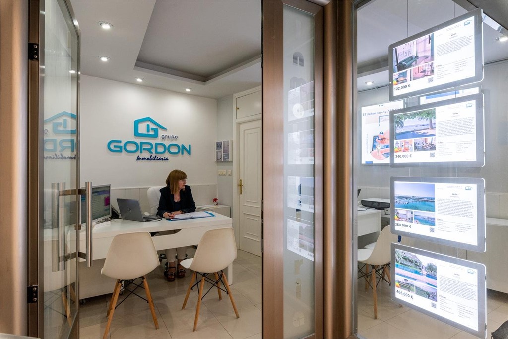 ¿Buscas alojamiento en Sanxenxo? ¡Vive las mejores vacaciones con Grupo Gordon!